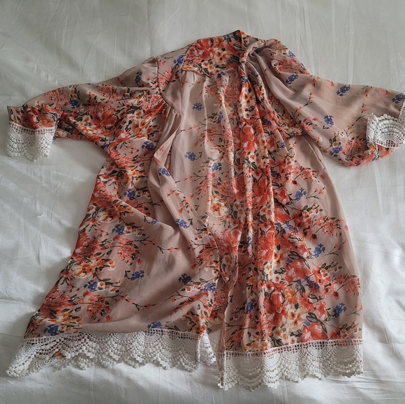Floral Embroidered Kimono, Size L - Picture 1 of 4